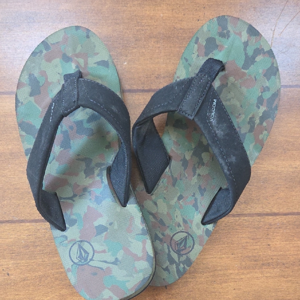 Volcom Kids' Camouflage Flip Flops - Black and Green